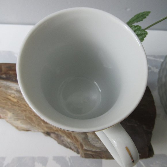 Porcelain Mug Norman Rockwell Collection "The Cobbler" by Norman Rockwell Museum - Picture 8 of 14